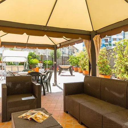 Family Apartment With Terrace Napels Buitenkant foto